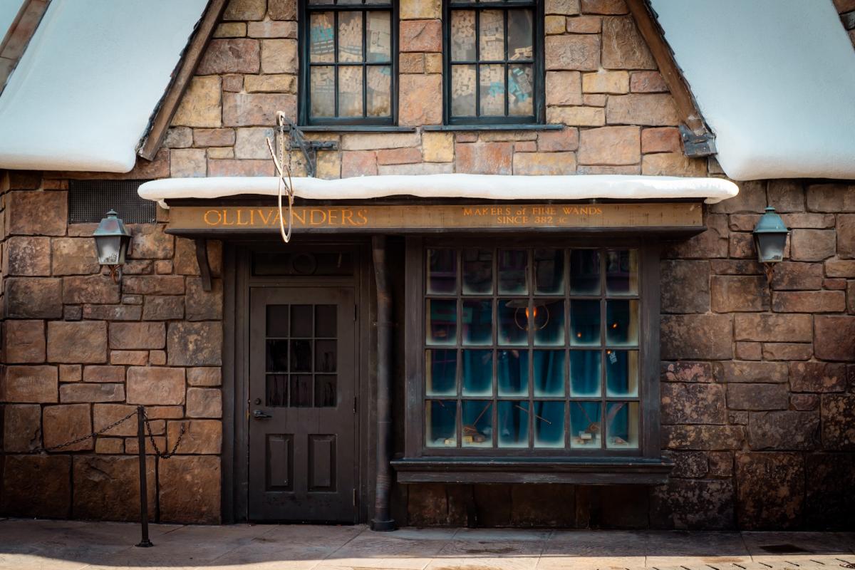 Ollivanders™ Experience in Hogsmeade™